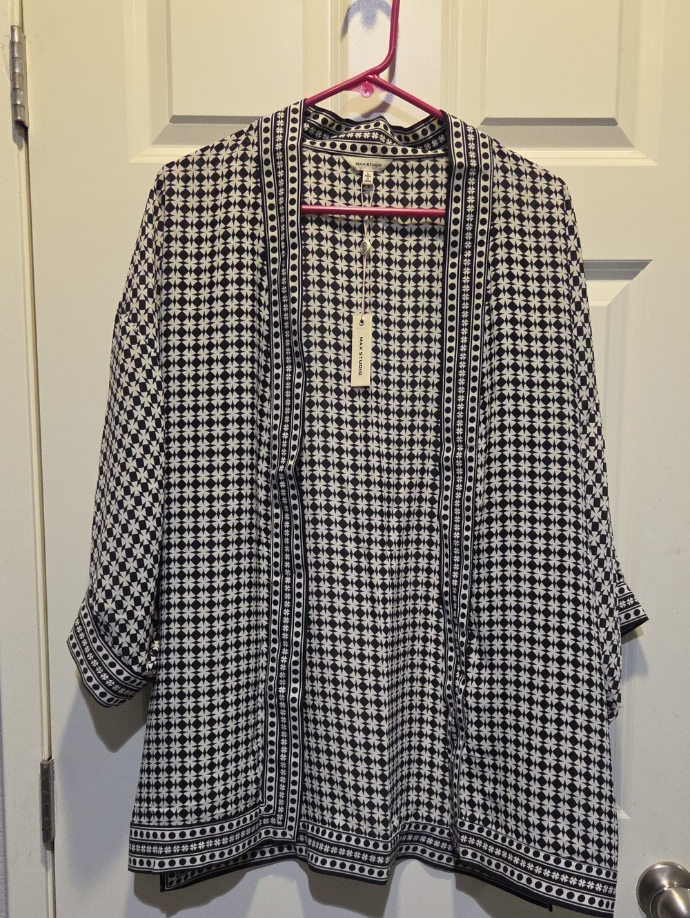 Max Studio Black and White Geometric Open-Front Kimono